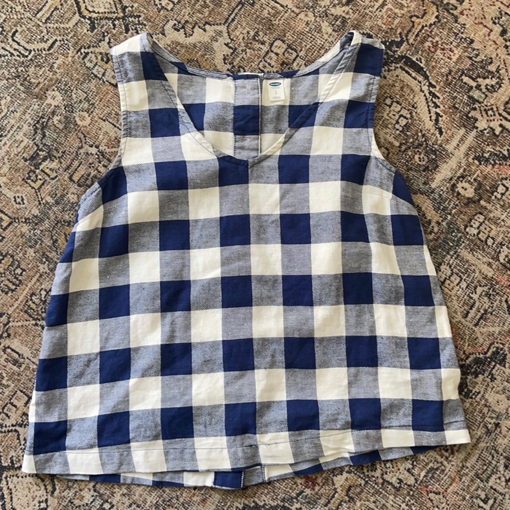 Old Navy linen blend button back tank top size small. Check print.